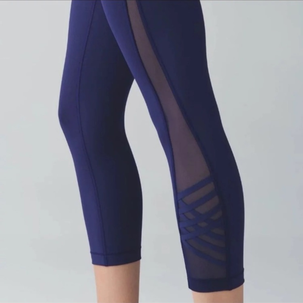 VVGUC Lululemon Minimalist Crop sz 4 navy